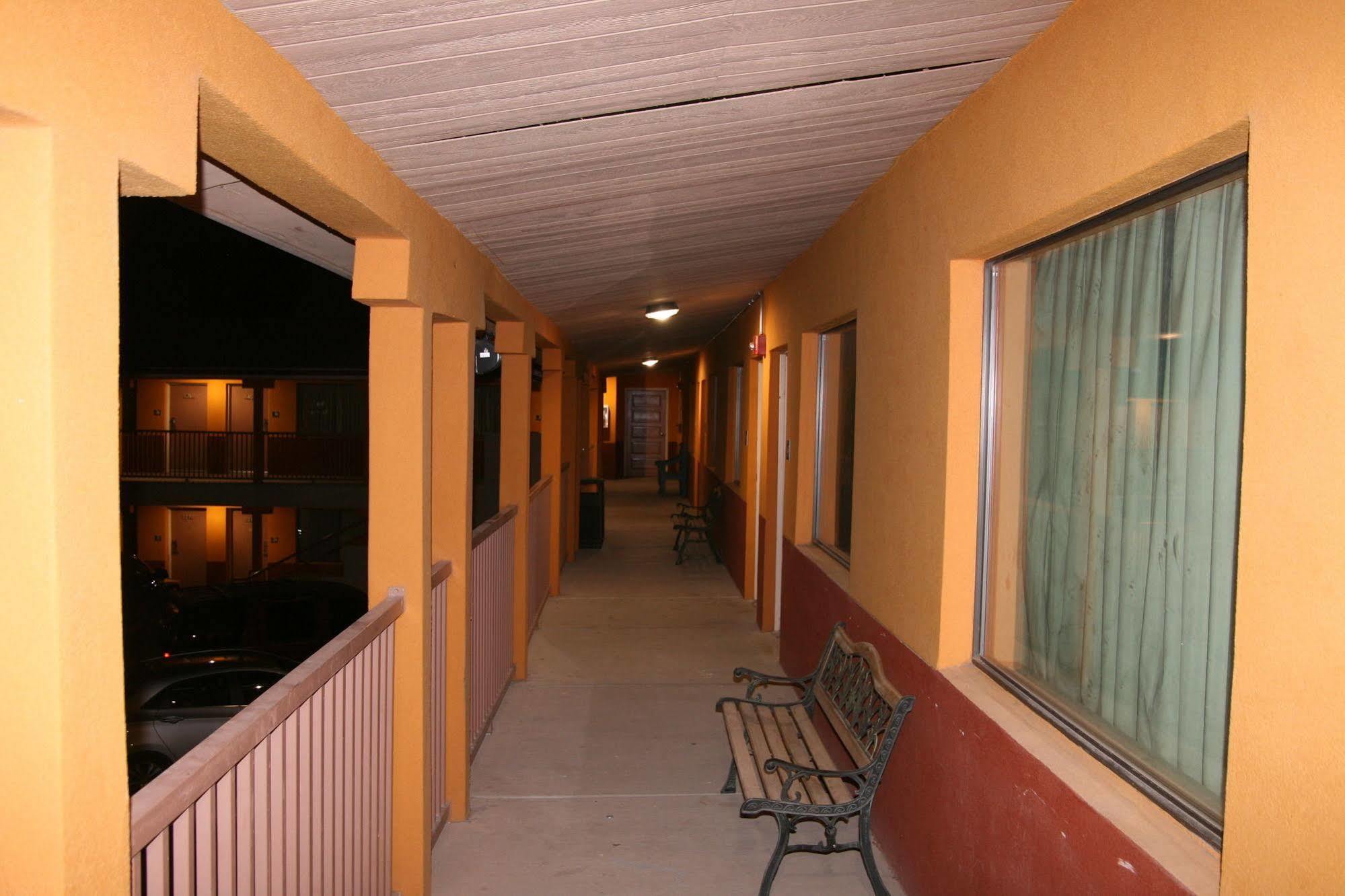 Budget Inn ארטסיה מראה חיצוני תמונה